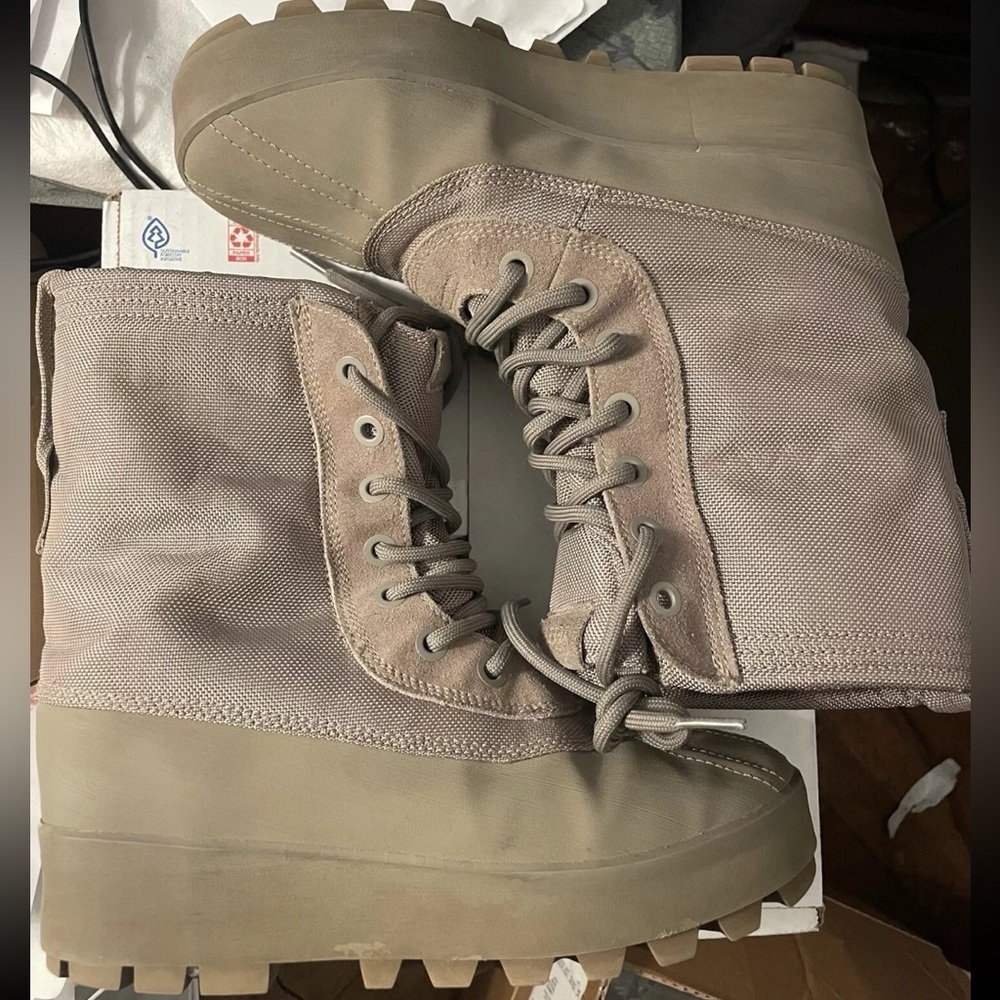 Moon rock Adidas x Yeezy 950 Boots Season 1 MOON ROCK Size 8M